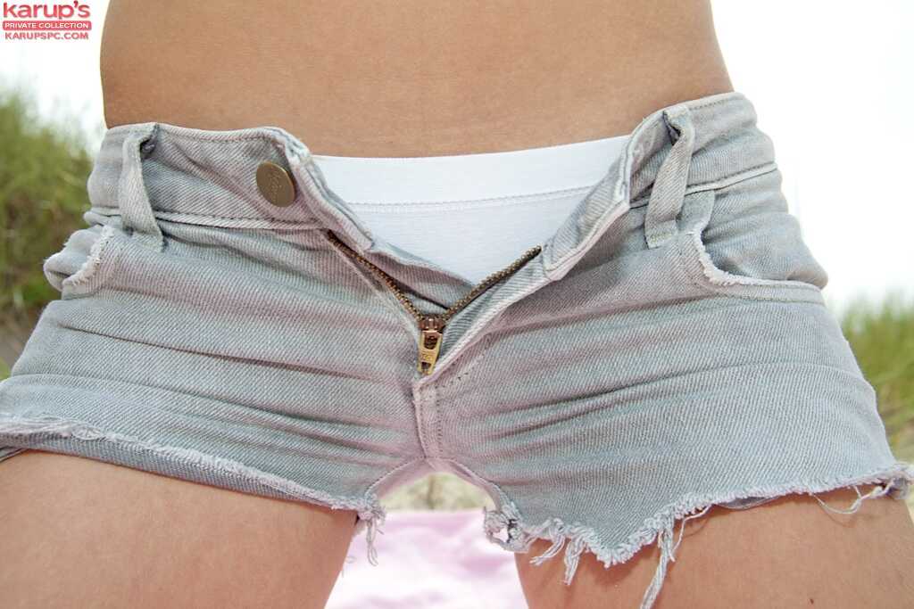 Outdoor Nudity and Shaved Cooch: Blonde Amateur Ella Jephson's Sexy Adventure in the Great Outdoors! - Ella Jephson