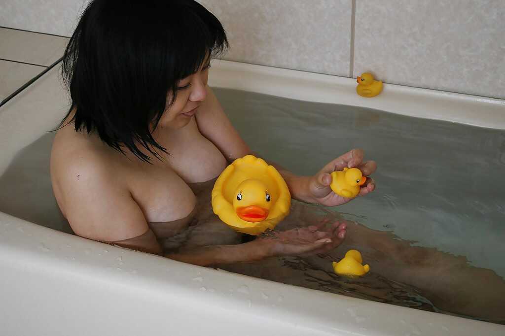 Chubby asian MILF with bushy cooter Toshiko Shiraki taking bath - Toshiko Shiraki