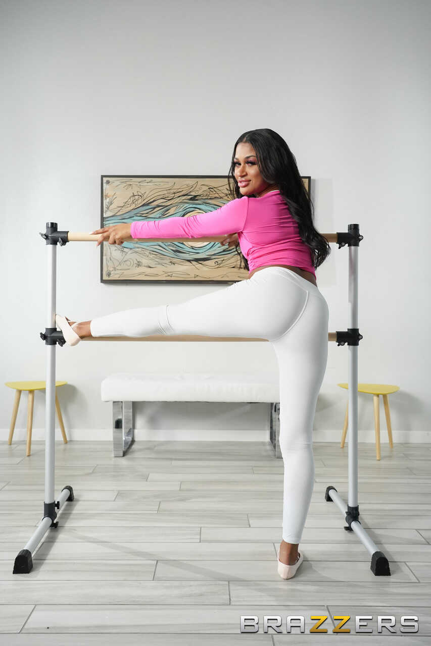 Ebony Dreams: Mick Blue's Foot Fetish with Ballerina Sommer Isabella - Mick Blue, Sommer Isabella