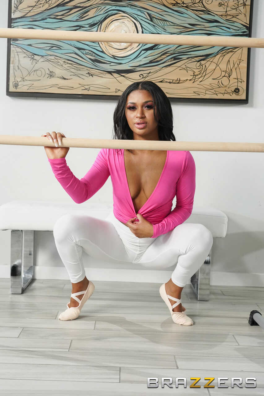 Ebony Dreams: Mick Blue's Foot Fetish with Ballerina Sommer Isabella - Mick Blue, Sommer Isabella