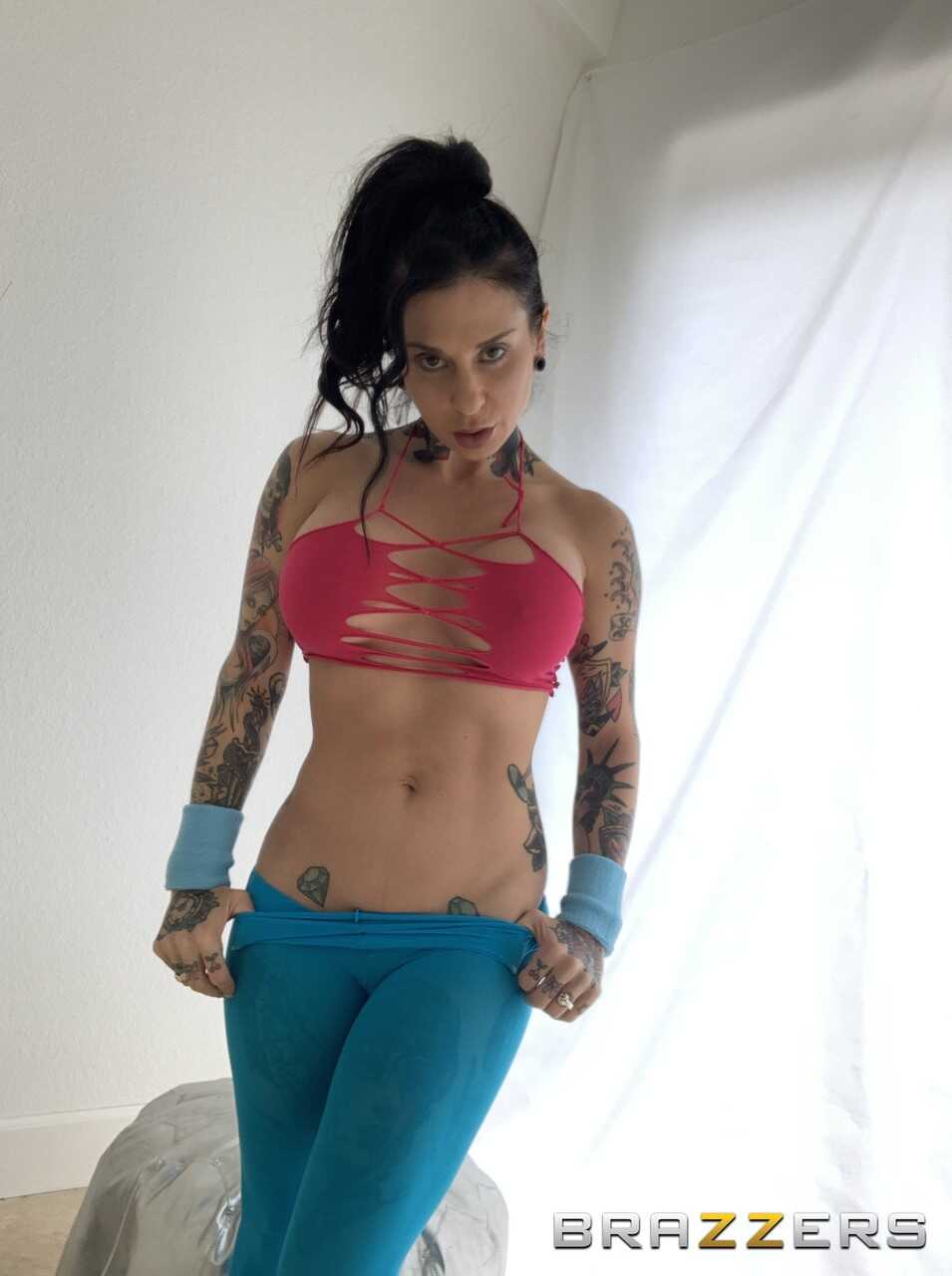 Tatted Up Muslim MILF Joanna Angel Shows Off Her Big Tits While Getting Fucked Hard by a Man with Small Hands - Joanna Ang...