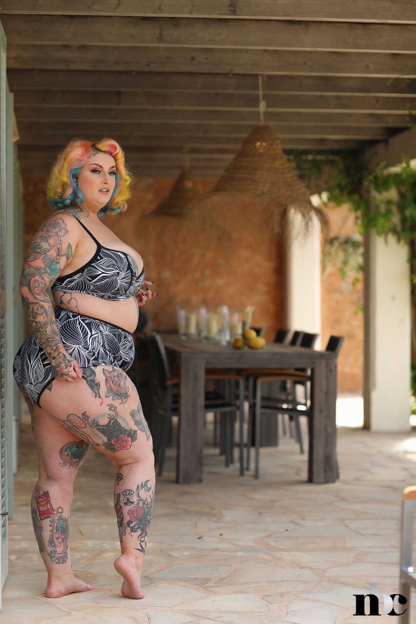 Galda Lou's Inked and Colored Fatty Strips Down for a Thick, Pawg Solo Show!