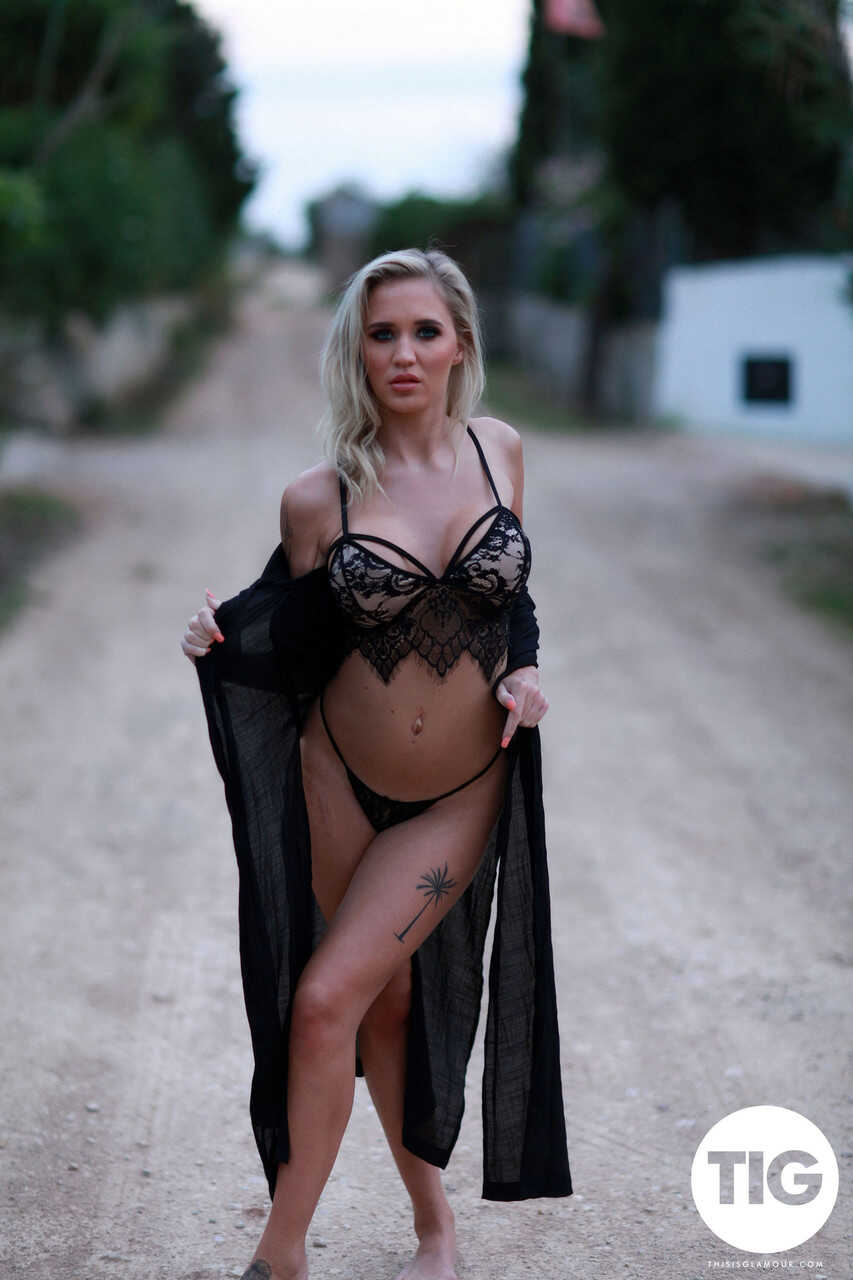 Blonde Beauty, Che Mcsorley in Naughty Lingerie, Exposing Her Perky Boobs Outdoors! - Che Mcsorley