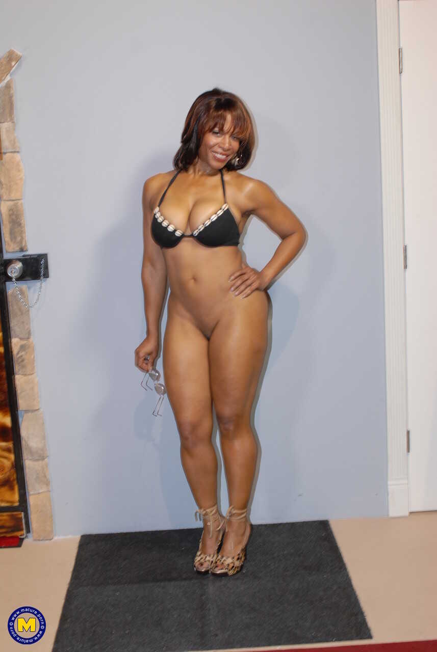 Semmie's Big Breasts and Long Rod Encounter: An Ebony MILF's Hot Action with a Stiff Black Amateur - Semmie