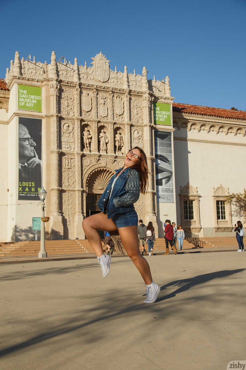 Tammy Kaimia's Thick Legs and Big Round Tits Get Nerdy for the Camera!