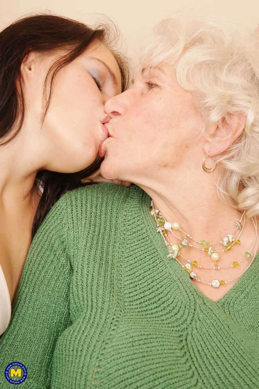 Busty granny's oral pleasure overload with Leah and Maria - Leah, Maria, Porsha