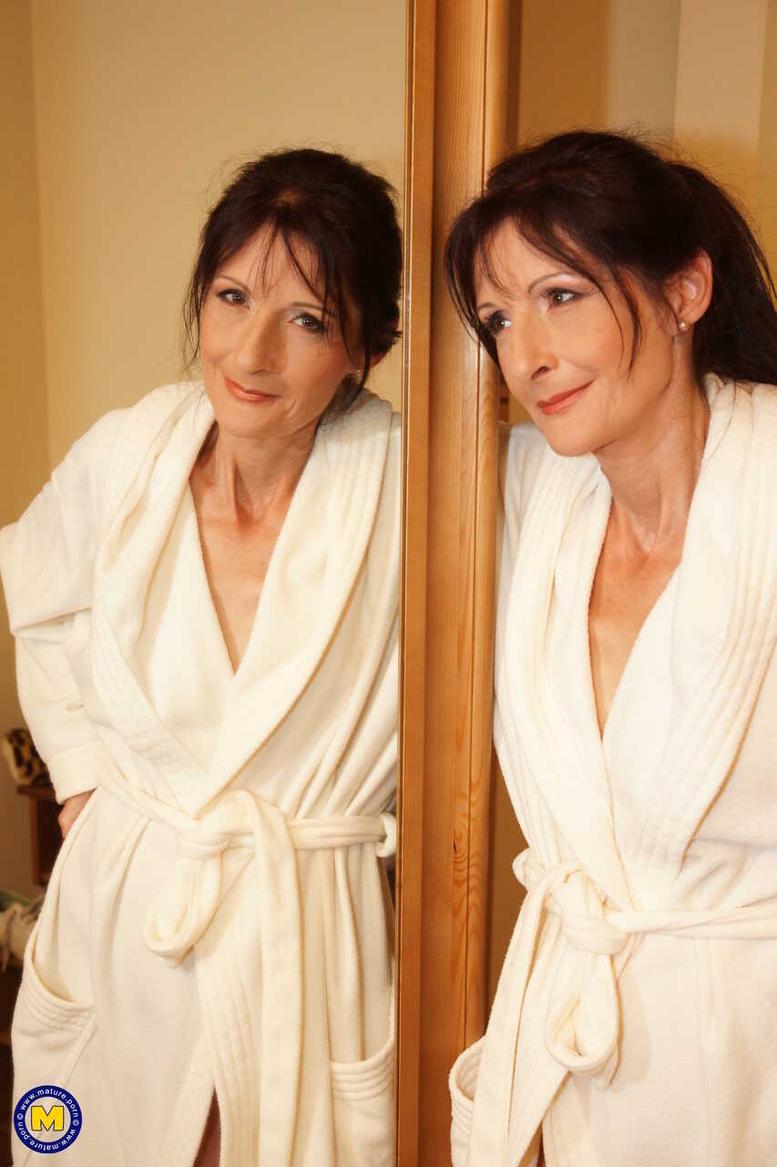Lovely Mature Farah Gets Taken From Behind in the Bathtub and Dripping Wet with Creamy Goodness - Farah