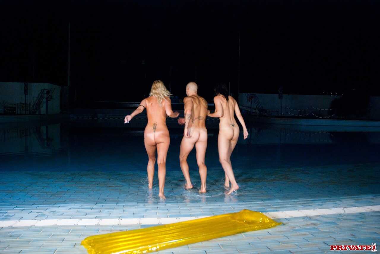 Mother-Daughter Pair Takes Turns Receiving Anal From Horny Slut With Big Natural Breasts In The Swimming Pool - Laia Prats...