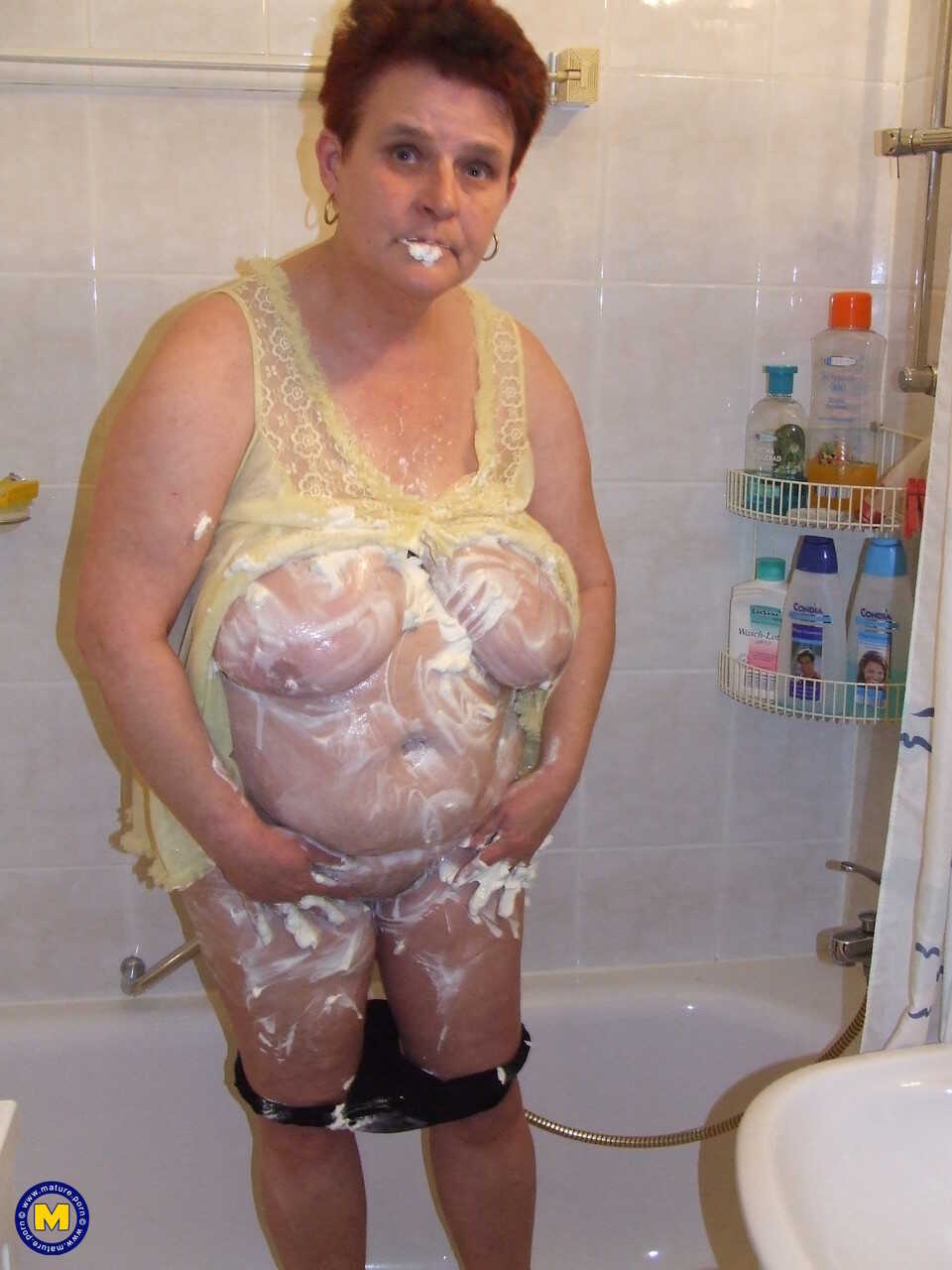 Saggy Breasts & Hairy Pussy: A Chubby Housewife's Self-Pleasure Session in the Bathroom - Ingeborg
