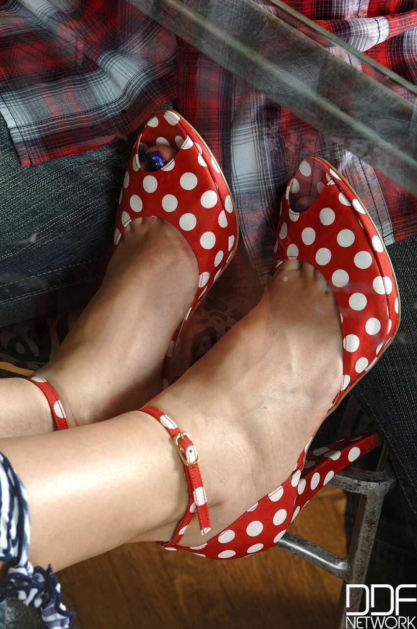 Glamorous Raffaella G Sucking and Fucking a Young Pervert&#039;s Feet to Orgasmic Ecstasy! - Footjob