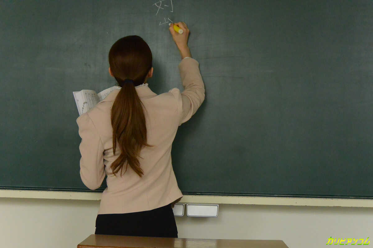 Perverted Student Gives Hot Japanese Teacher Miku Ohashi a Face Full of Cum in the Office - Miku Ohashi