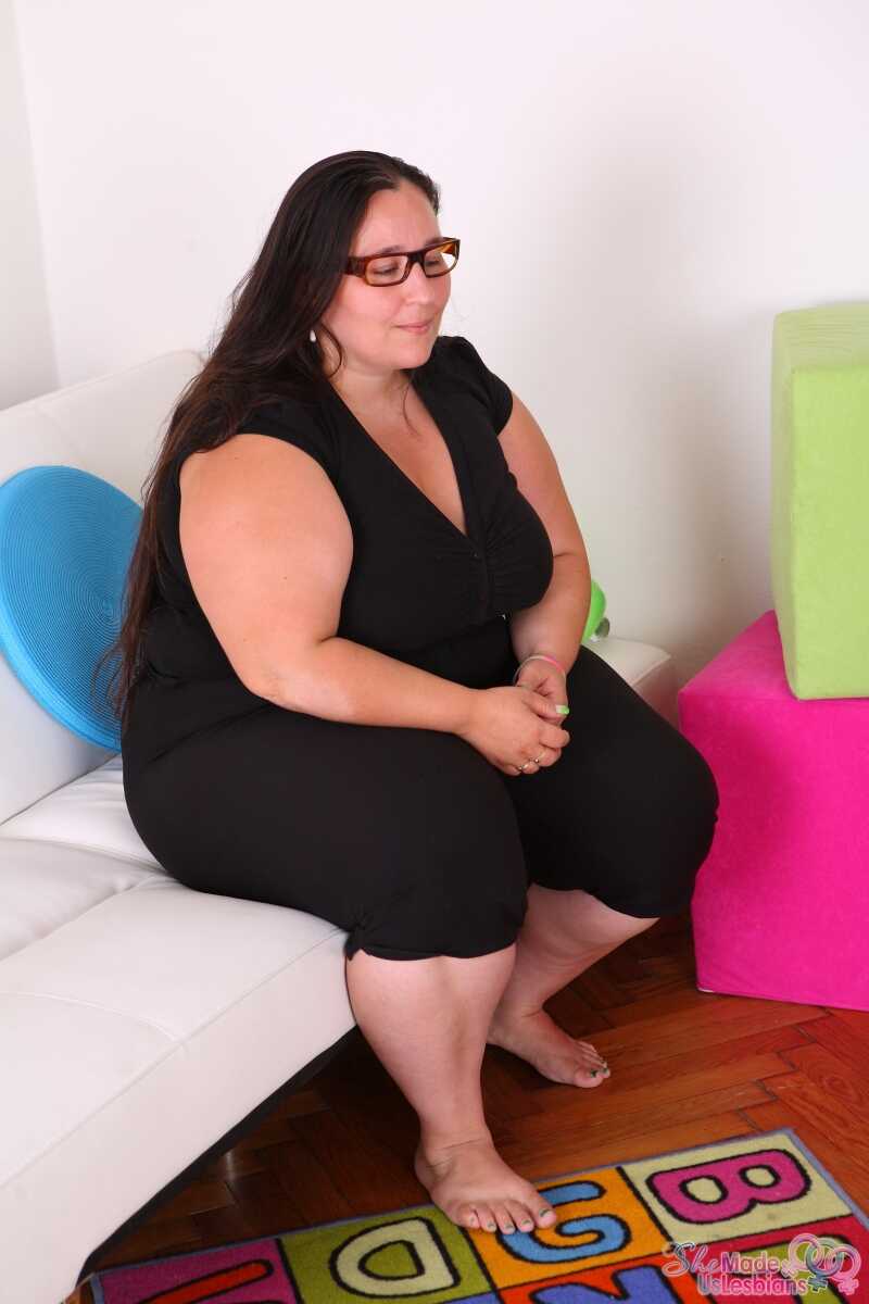 Busty Mature BBW Jitka Gets Turned On by Watching Young Lesbians Kim & Kira Toy Each Other in an Old vs. Young Interra...