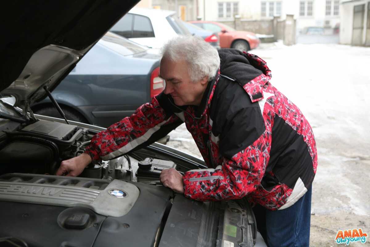 Isabella's Ass Gets Stuffed By The Old Czech Man Who Helped Her Get Her Car Started. - Isabella Chrystin