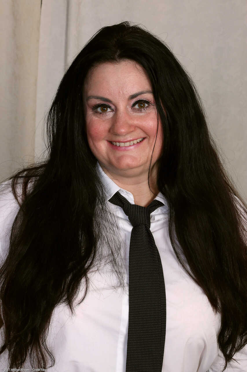Sultry Office Seductress Victoria Powers Gets Down And Dirty With Her Curvy Cunt - 