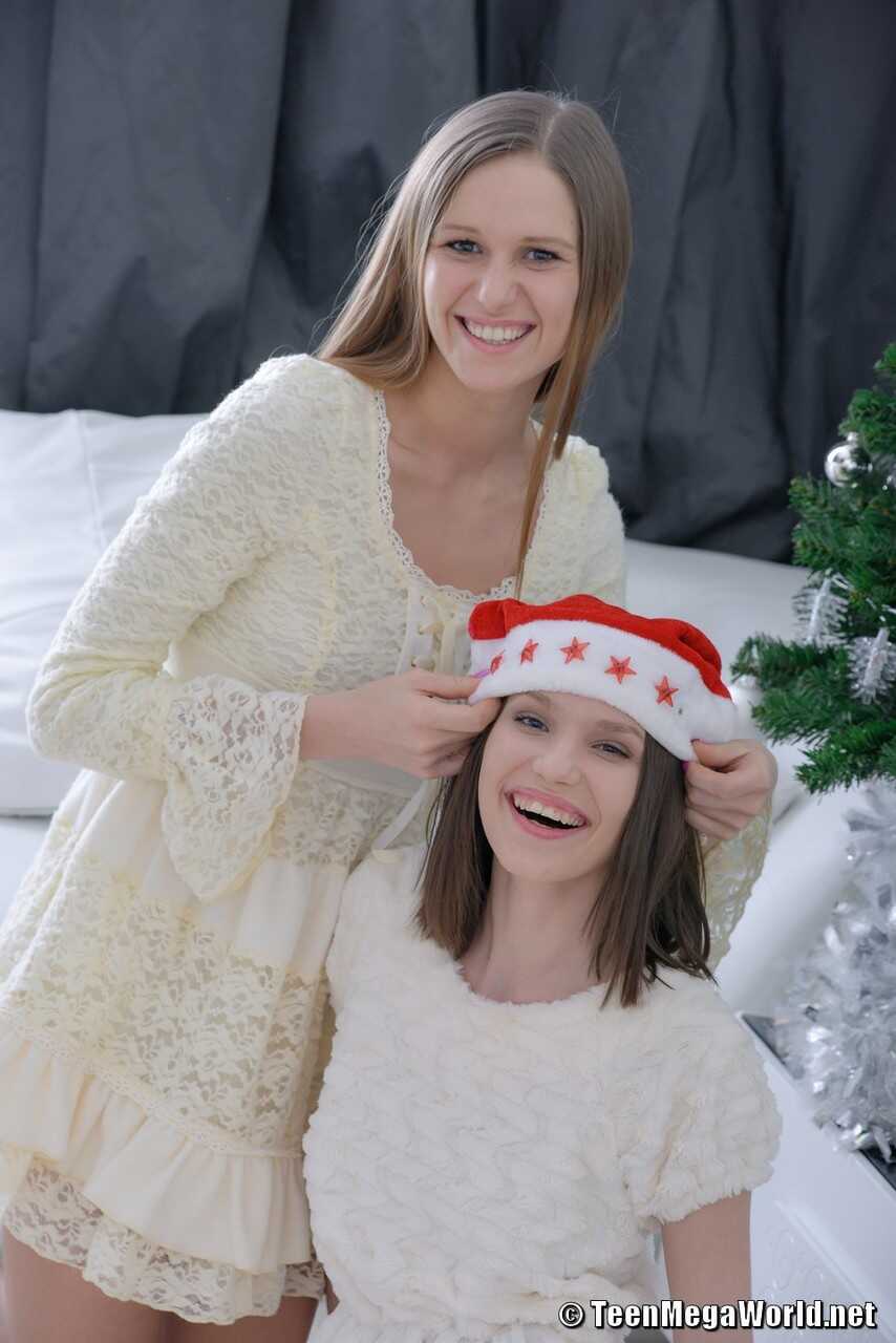 Amateur babes Cloee Trinity and Bella share a dick with Christmas caps while wearing anal panties - Cloee Trinity