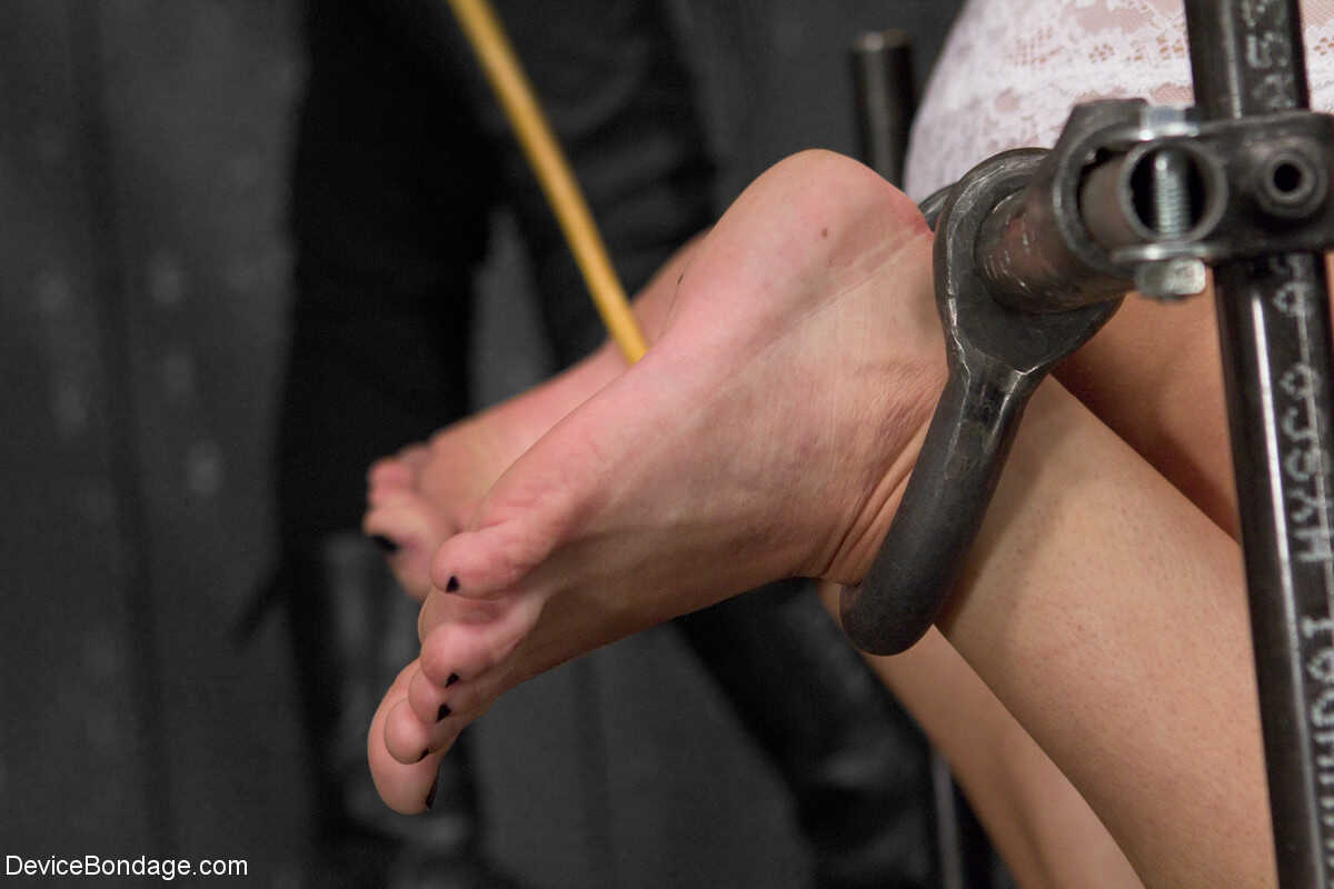 Queen Mz Berlin's Dominatrix Lezdom Gives a Thick-Legged Natural Tits Amateur BDSM MILF Face Corporal Punishment in M...