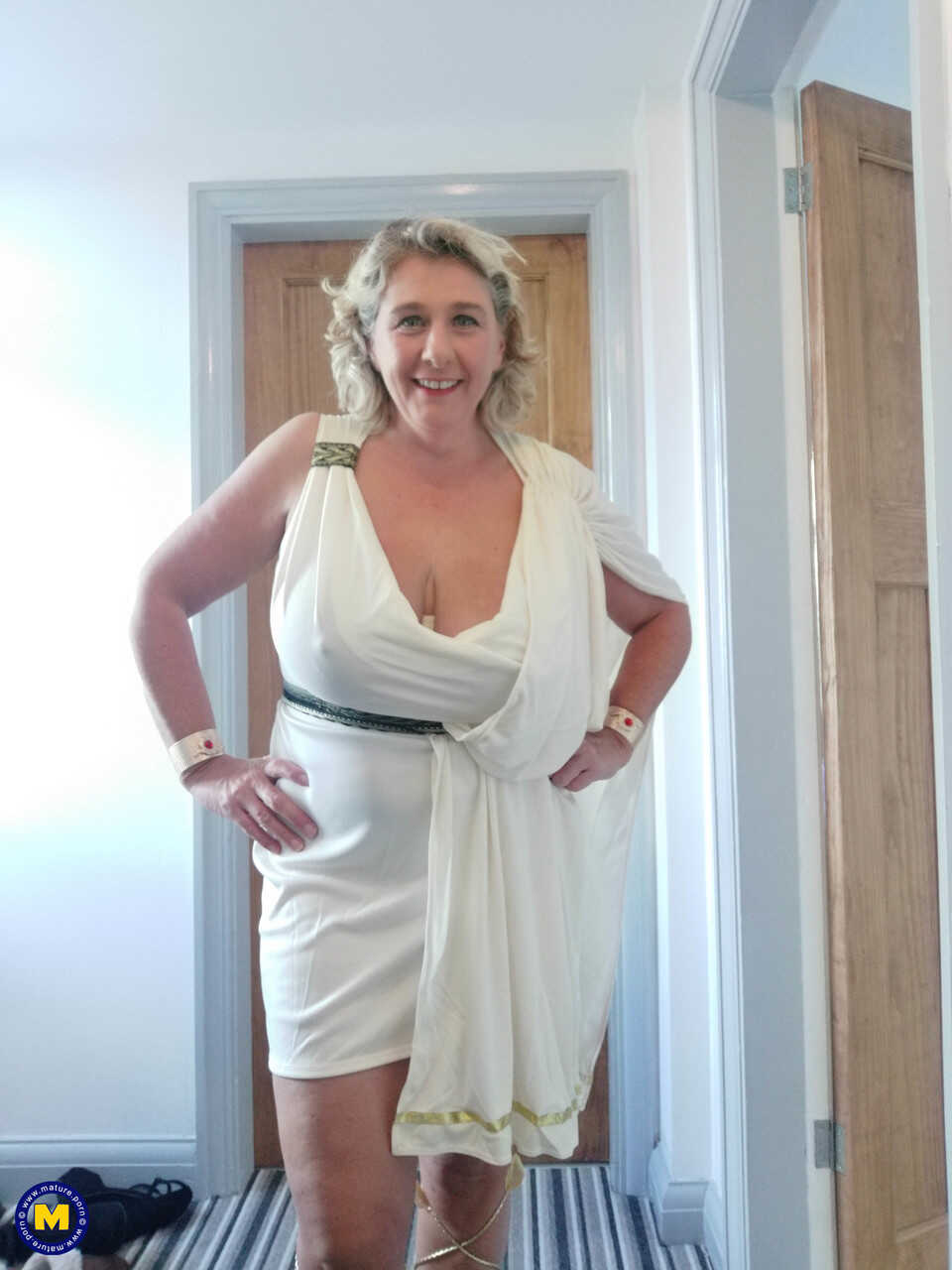 Blonde MILF Camilla C Explores Her Curvy Body in a Sexy Bikini - Camilla C