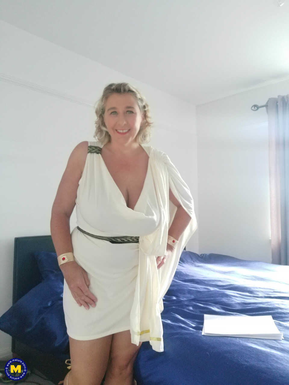 Blonde MILF Camilla C Explores Her Curvy Body in a Sexy Bikini - Camilla C