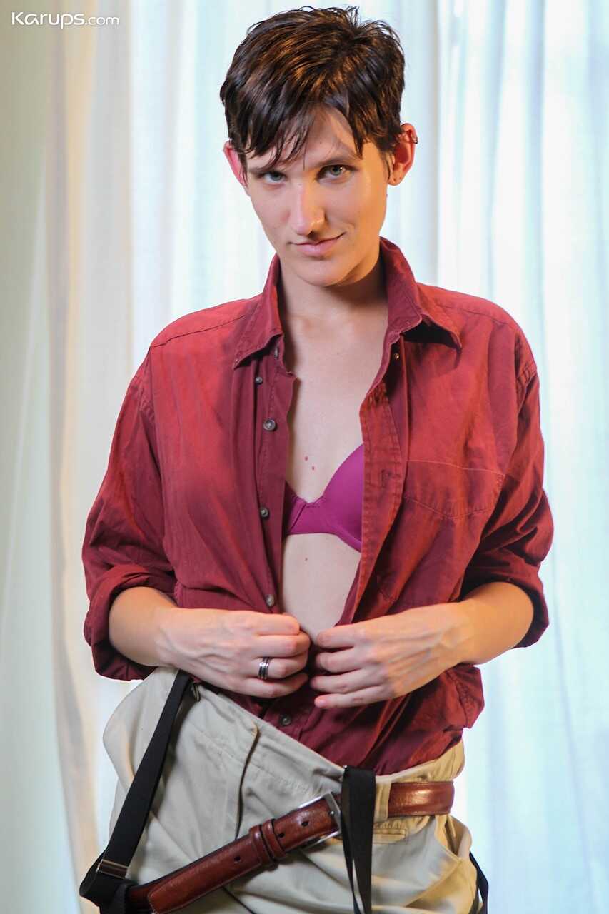 Laurel Norton's Short Haired Adventures Tiny Tits and Big Ass on Display - Laurel Norton