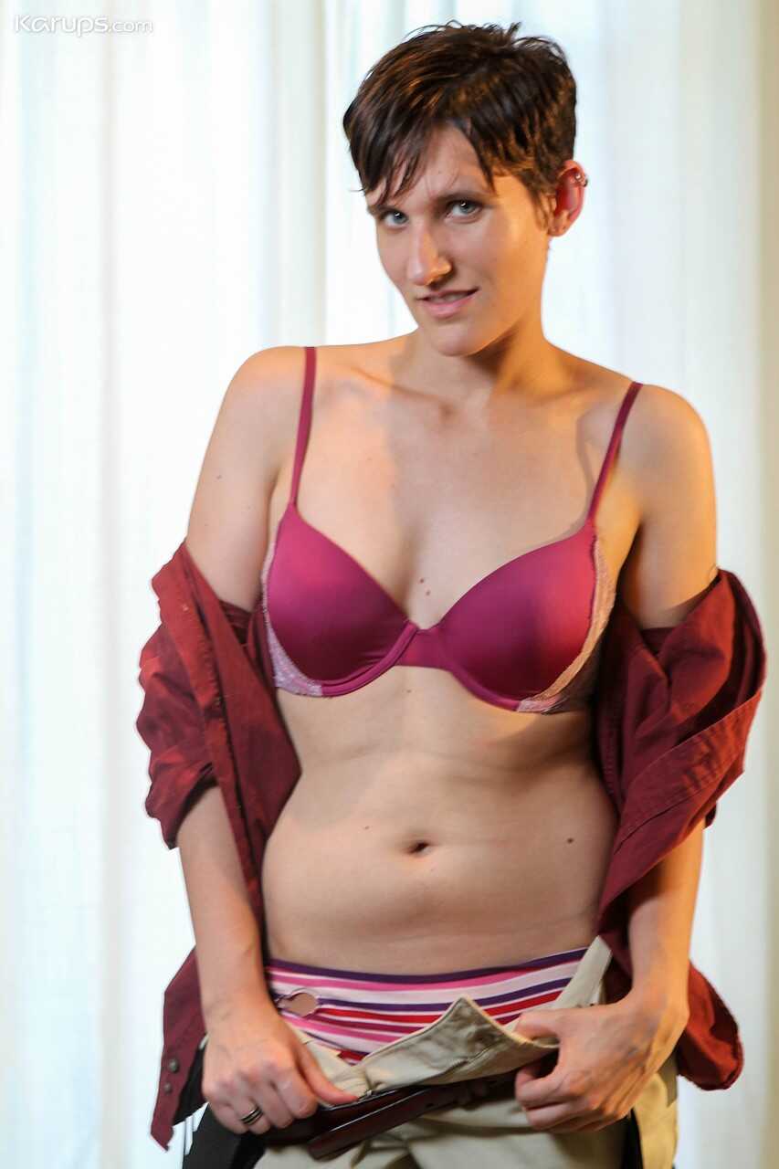 Laurel Norton's Short Haired Adventures Tiny Tits and Big Ass on Display - Laurel Norton