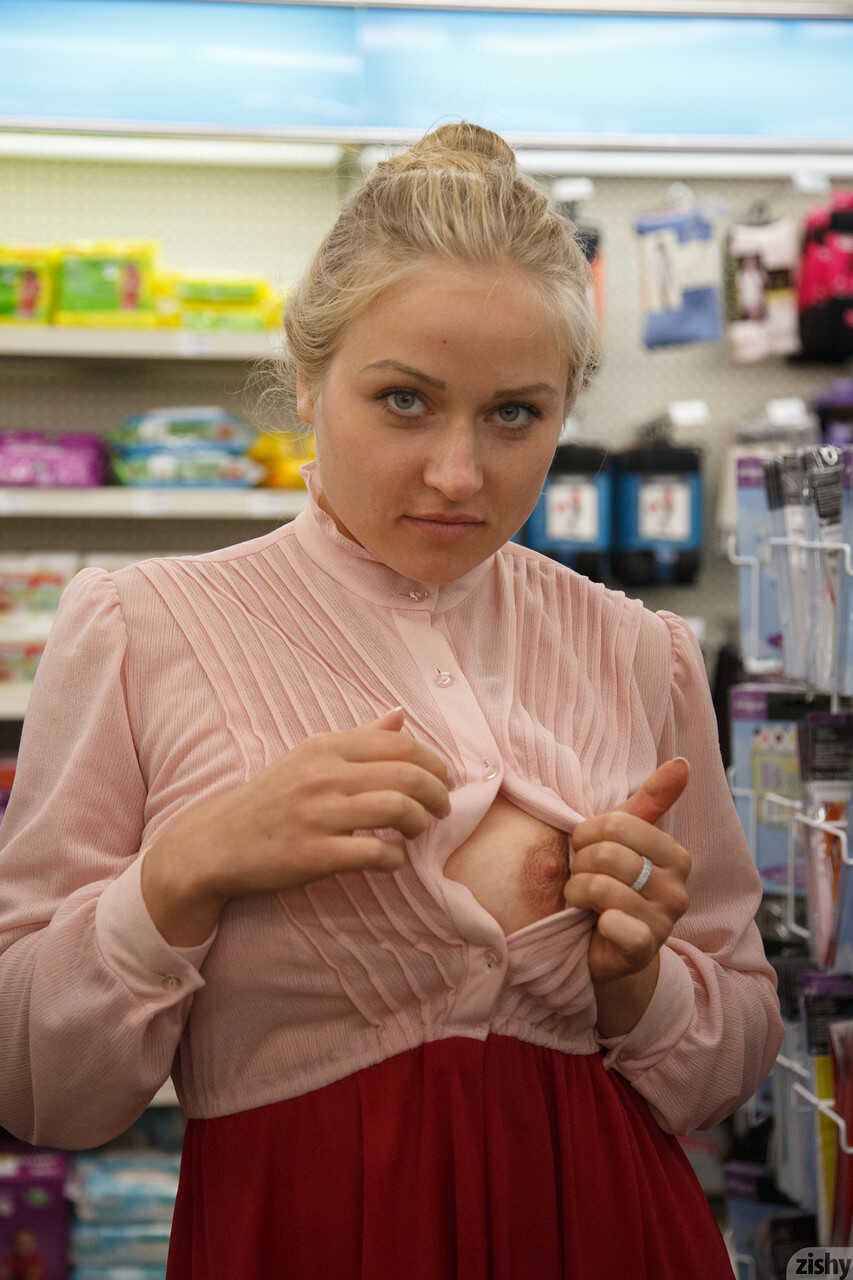 Blonde bombshell Ira Greene flashes her juicy booty and meaty melons in public! - Ira Greene
