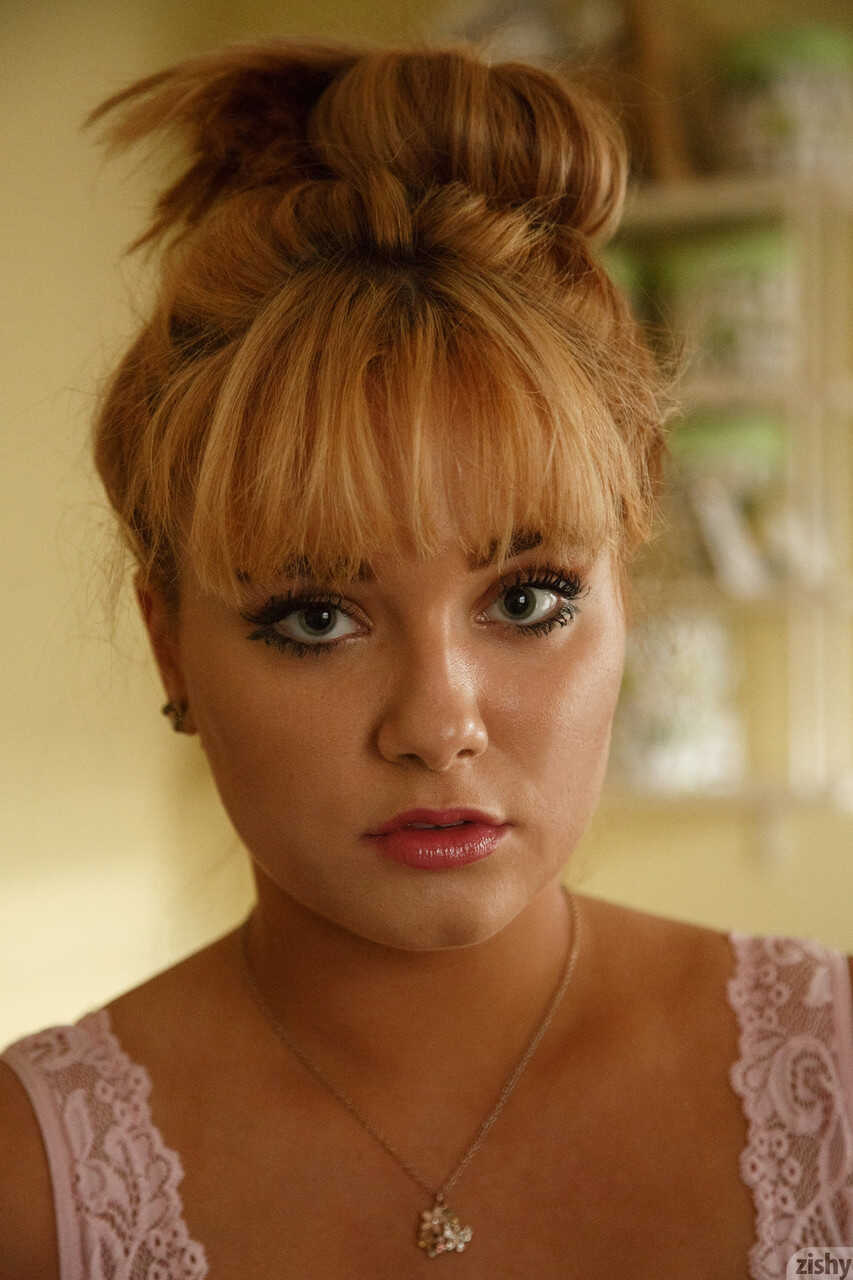 Chubby Gwen Stanberg in sexy pink babydolls shows off her curvy legs and big ass - Gwen Stanberg
