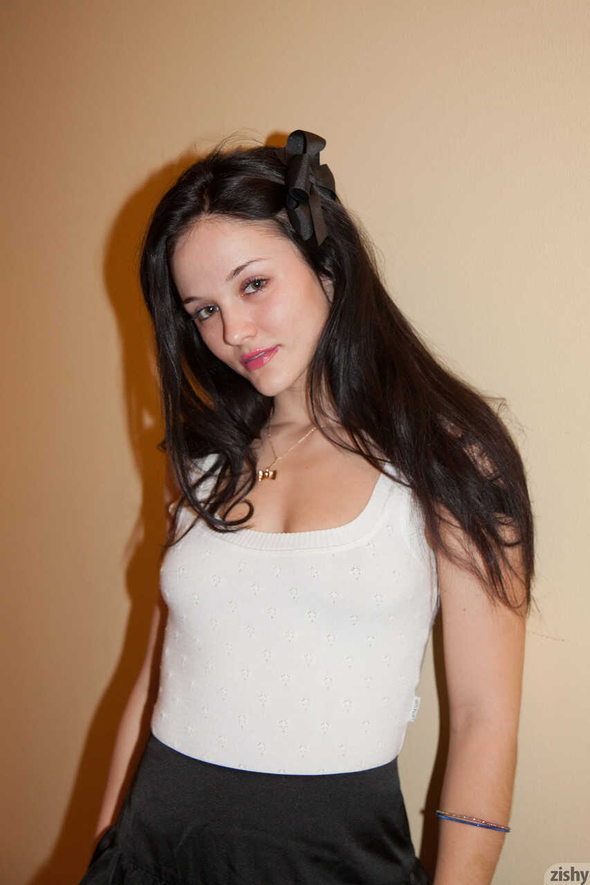 Flashing Logan Black Hair Petite Amateur Tease - Logan Drae