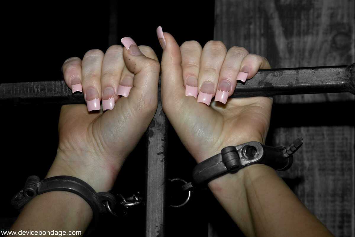 Sarah Jane Ceylon takes the dildo on her bound and sexy feet while Samantha Sin watches in ecstasy. - Samantha Sin, Sarah ...