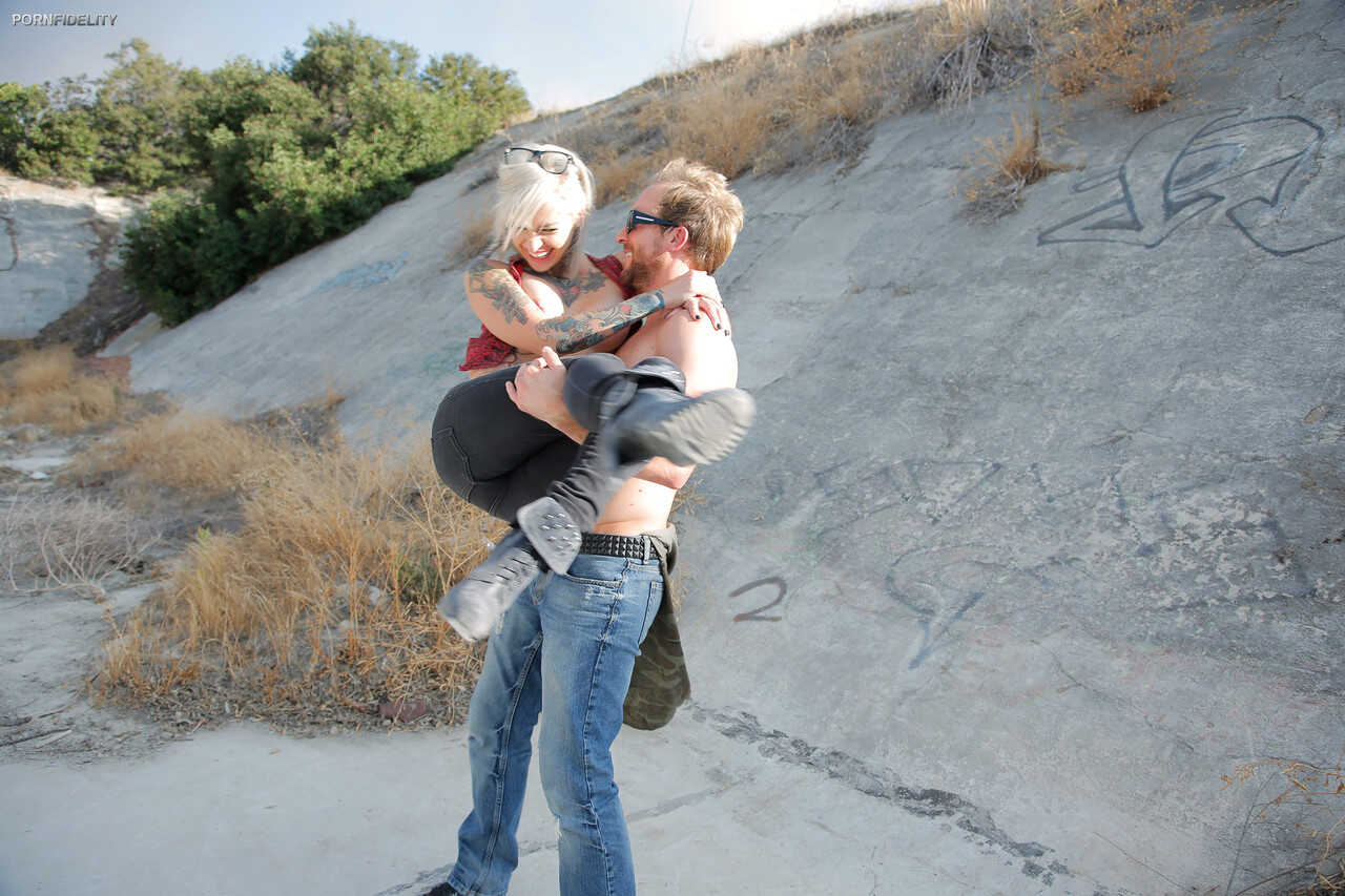 Barefoot Babe: Inked Blonde Goddess Kleio Valentien Gets Her Toes Sucked in the Great Outdoors - Kleio Valentien, Ryan Mad...