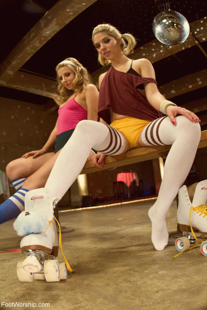 Tight Roller Skating Action with Chastity, Lia, and Mark!