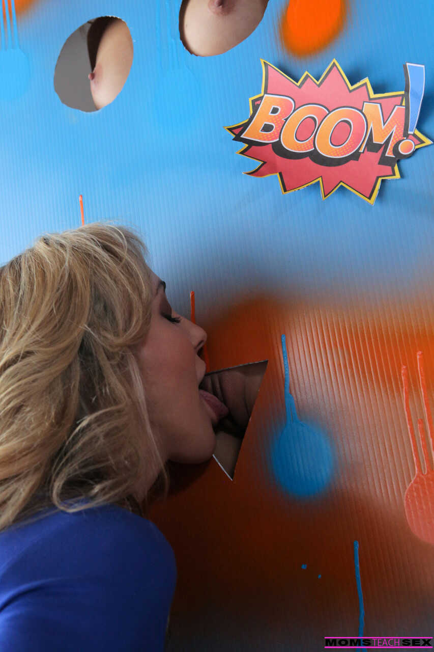 Sexy MILF Brandi Love teaches stepdaughter Rebel Lynn the proper way to lick & ride - Brandi Love, Johnny Castle, Rebe...