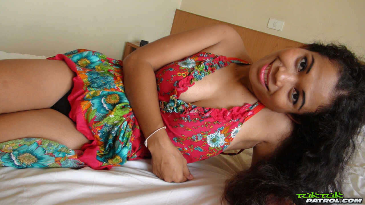 Thai Girlfriend's Shaved Twatty Nudes: Seizing the Natural Tits and Sexy Smile MILF - Nees