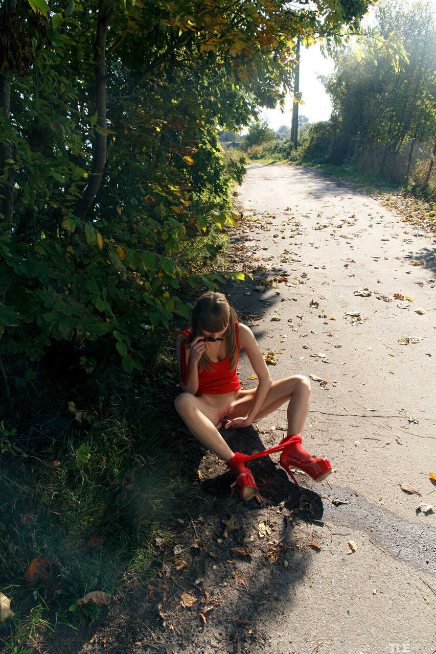 Sexy Solo Girl Natalie Russ Peeing in Mesh Hoes by the Lake with her Teen Lesbian Friends