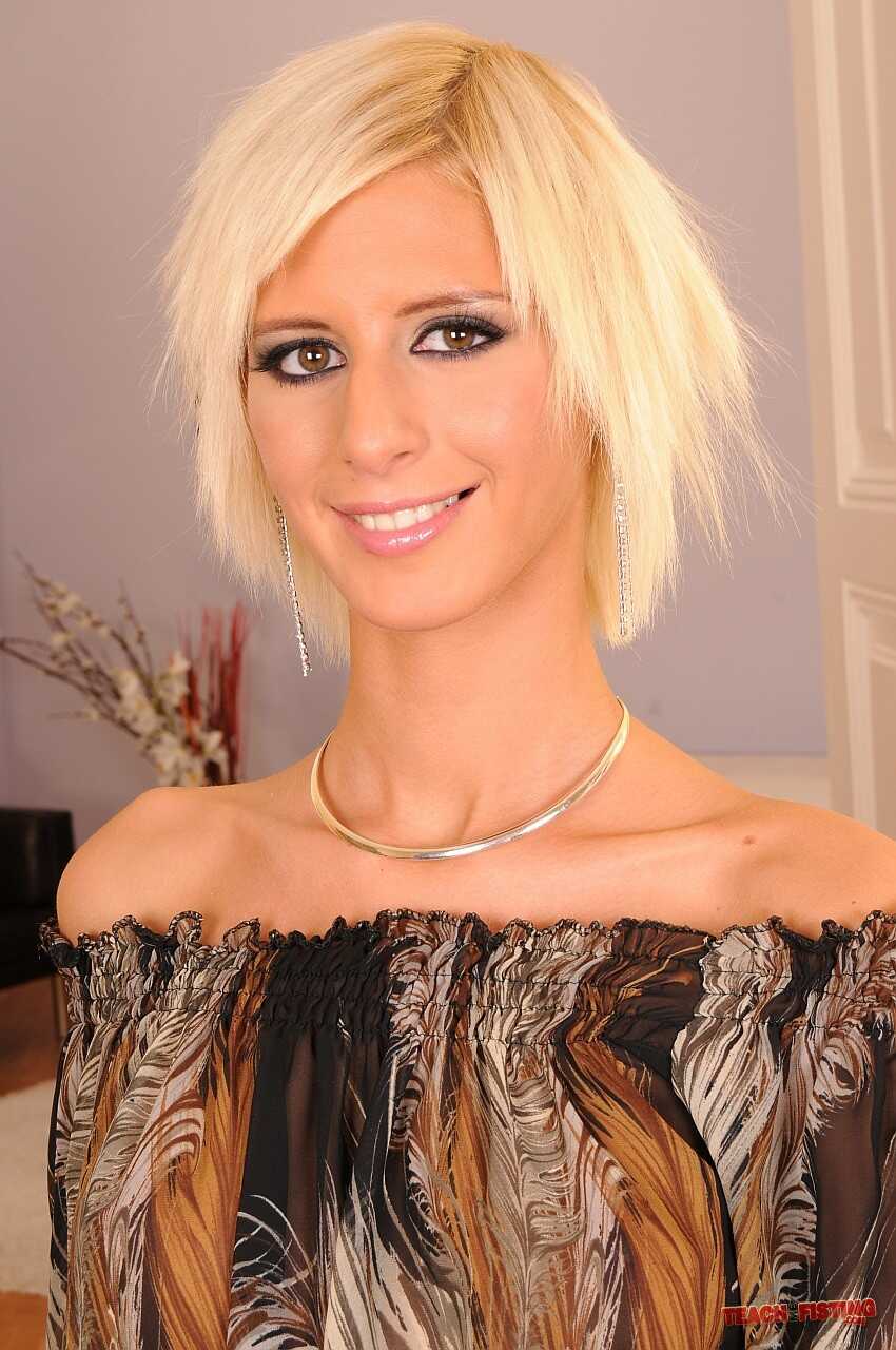 Blonde Heaven: The Art of Self-Love and Lesbian Fisting with Angel White - White Angel