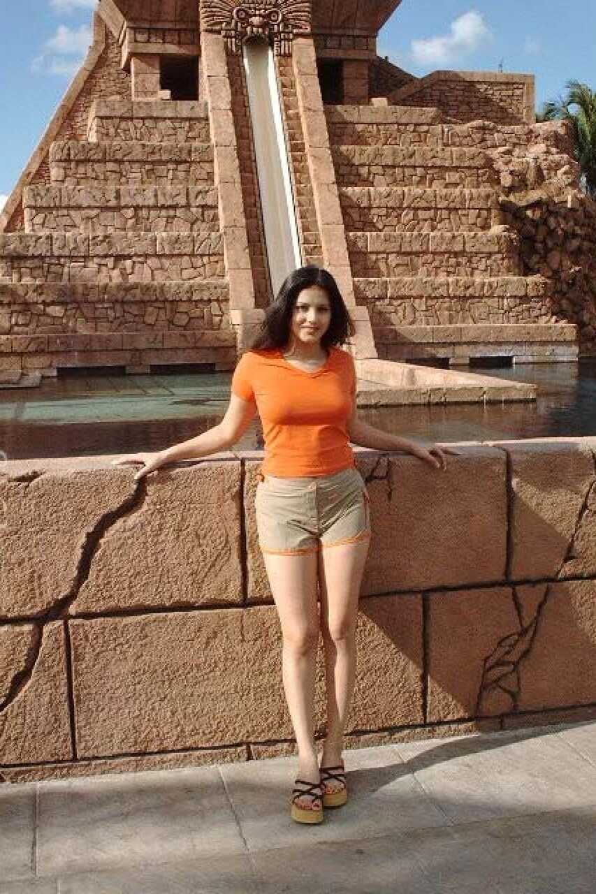 Erotic Adventures with Sunny Leone Exploring the Wild Side of India's Hottest MILF - Sunny Leone