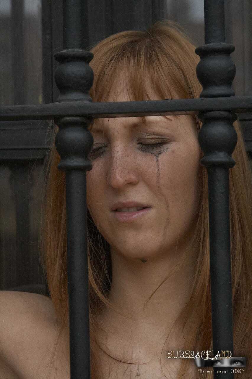 Break Time for Sucking: Redheaded Babe Released From Cage Takes a Cock in Her Mouth - Baby Silver