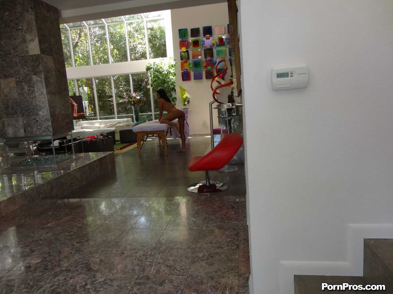 Shazia Sahari's Indian Spa Experience with a Handsome Masseur Leads to Satisfaction! - Shazia Sahari