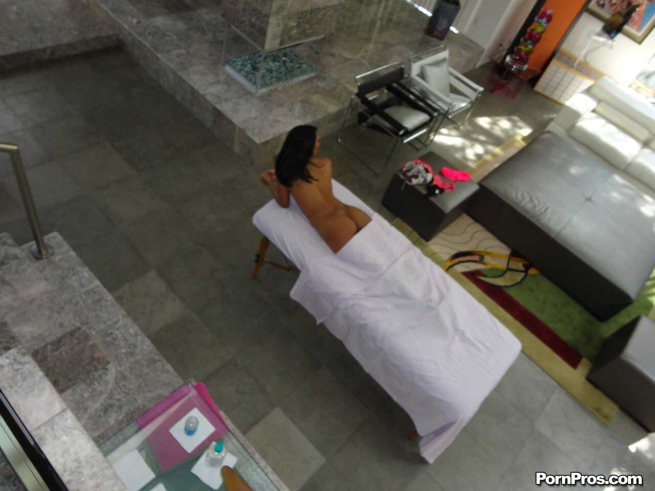 Shazia Sahari's Indian Spa Experience with a Handsome Masseur Leads to Satisfaction! - Shazia Sahari