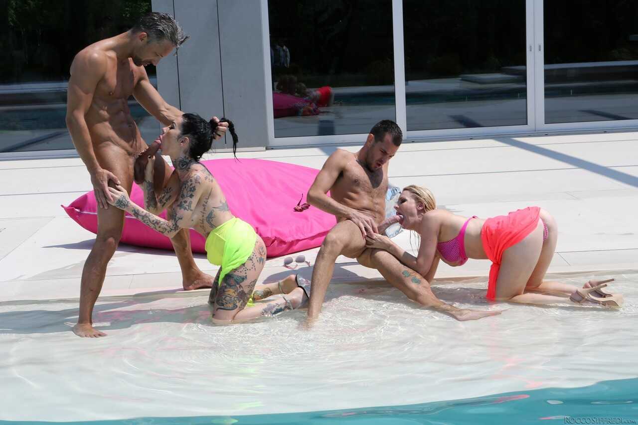 Kelly Stafford's Anal Banging and Facelading Poolside Group Sex with Big Pussy and John Price - John Price, Kelly Sta...