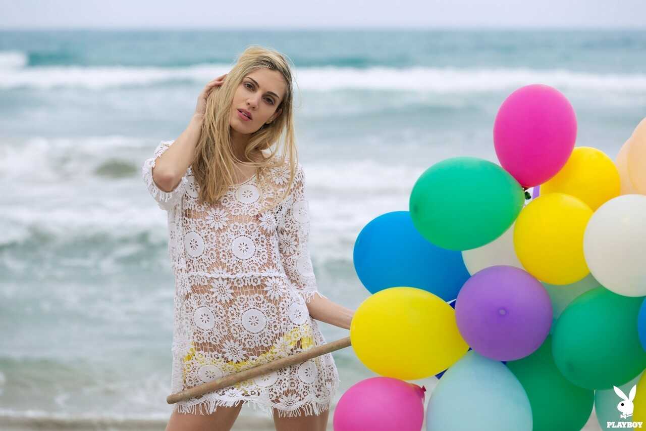 Sexy Italian Blonde Francy Torino Poses Naked On The Beach With Her Perfect Butt - Francy Torino