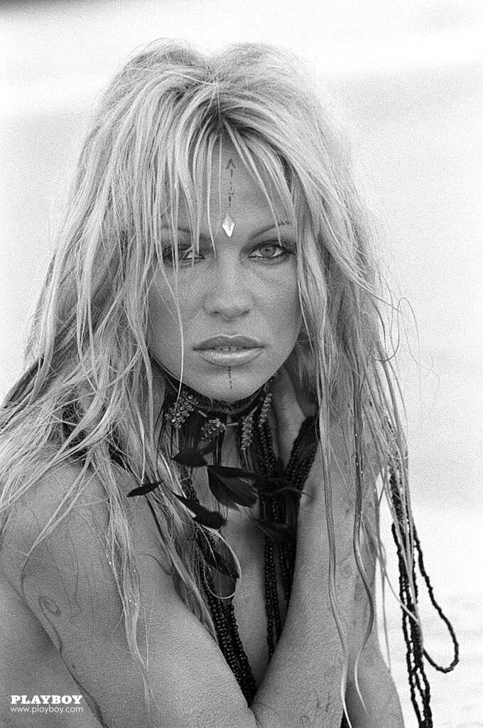 Pamela Anderson's Sensual Striptease Reveals Her Massive Juggs! - Pamela Anderson