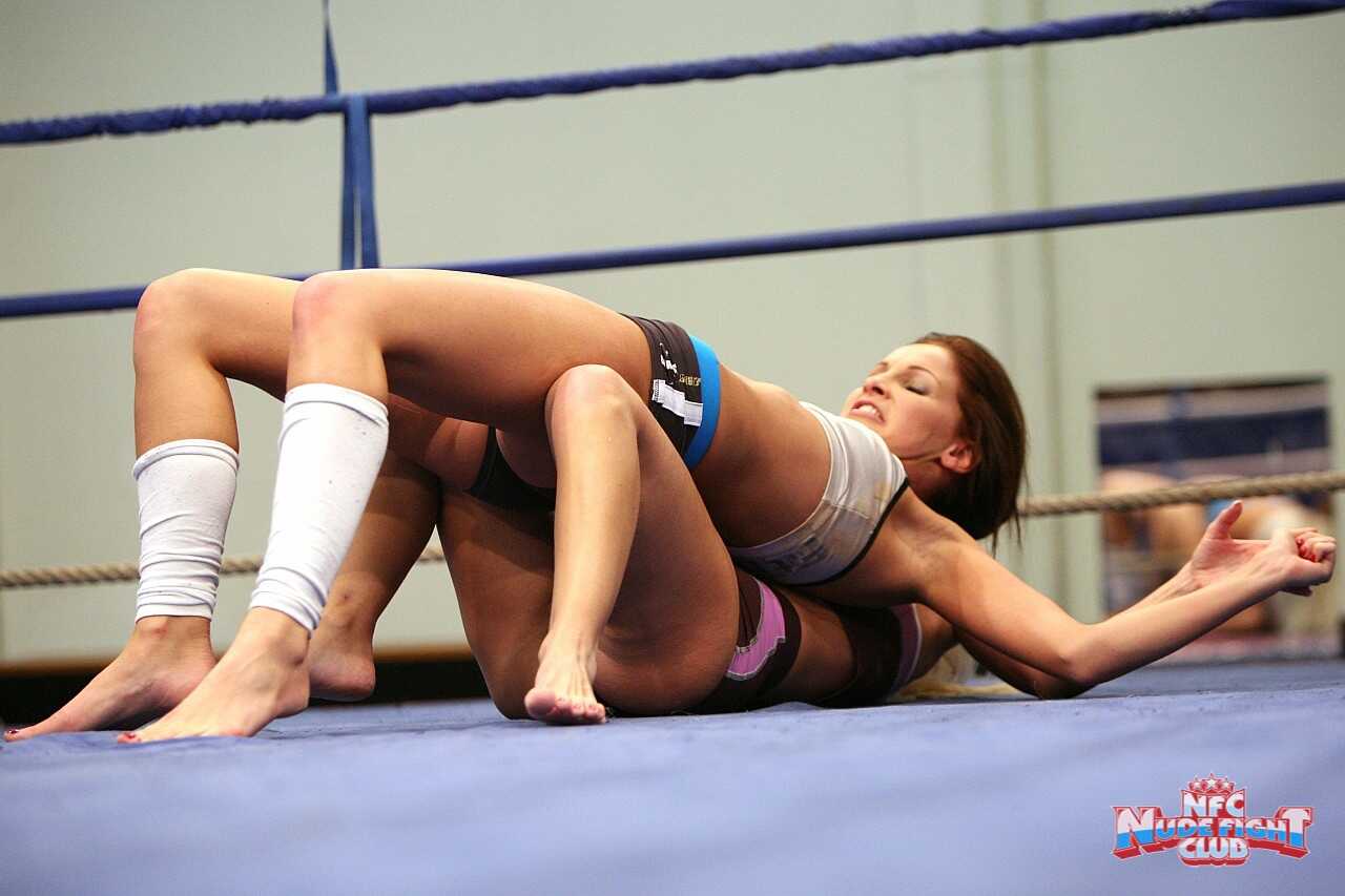 Brunette Babe Bites Down on Her Fist During a Sensual Wrestling Match with Blonde Hottie Bea Stiel - Bea Stiel, Kissy