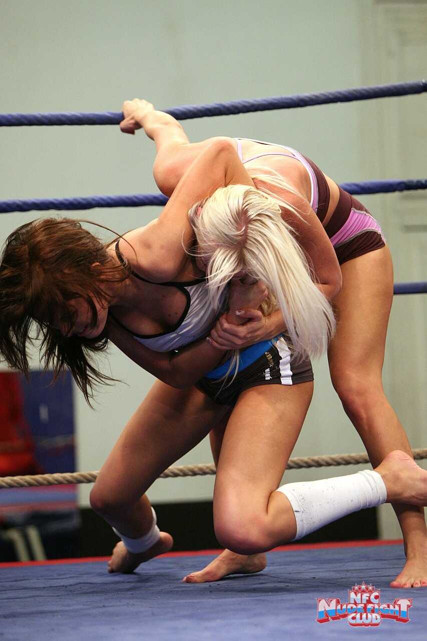 Brunette Babe Bites Down on Her Fist During a Sensual Wrestling Match with Blonde Hottie Bea Stiel - Bea Stiel, Kissy