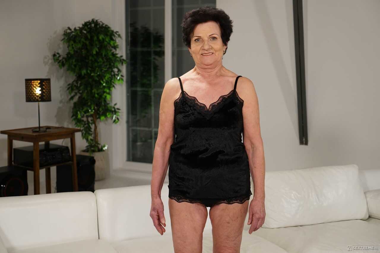 Naughty Latina grandma Lisbeth strips and shows off her pussy and big ass - Lisbeth, Mugur