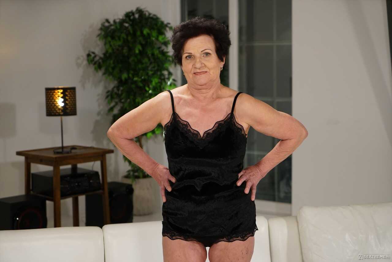 Naughty Latina grandma Lisbeth strips and shows off her pussy and big ass - Lisbeth, Mugur