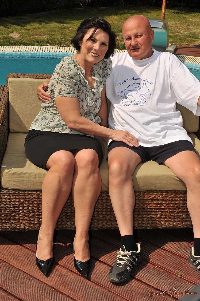 Horny mature Dave Cummings with saggy tits deepthroats Granny Margo T. poolside & get hairy ass bang while over 70 GIL...