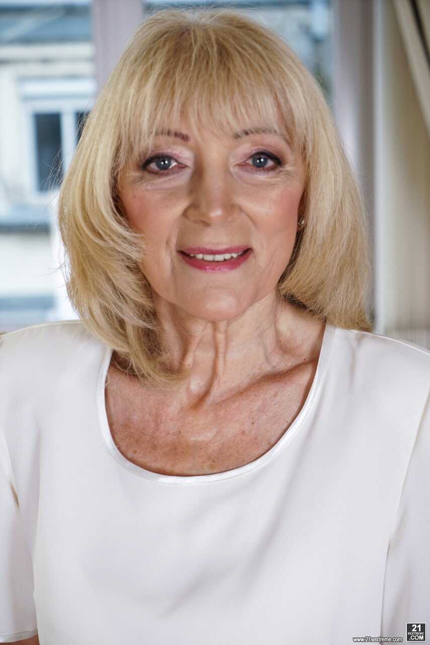 Golden Goddess Janet Lesley Strips Down and Poses Nude for Her Lovely Young Cams - Janet Lesley