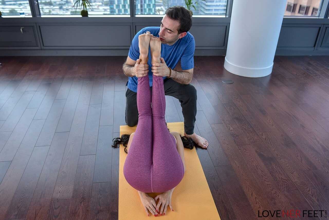 Perfect Soles for Perfect Fucking: Anissa Kate's Feet Get Sucked by Jake Adams on a Yoga Mat - Anissa Kate, Jake Adams
