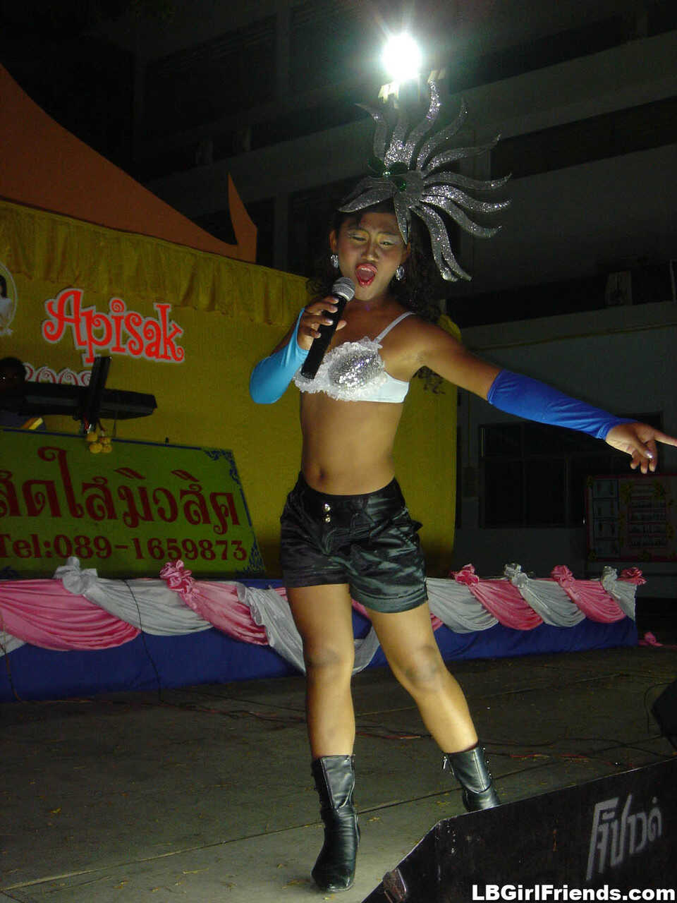 Beautiful Shemales Show Off Their Sexy Bodies in their Skirts and Dresses - 