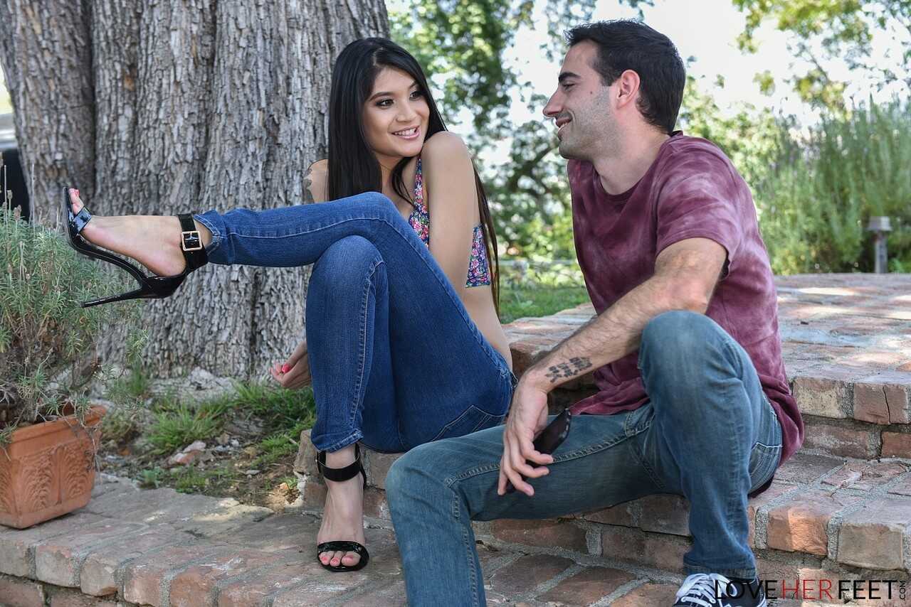 Sexy Brenna Sparks gets pink nail polished toes sucked by Jake Adams in the great outdoors! - Brenna Sparks and Jake Adams